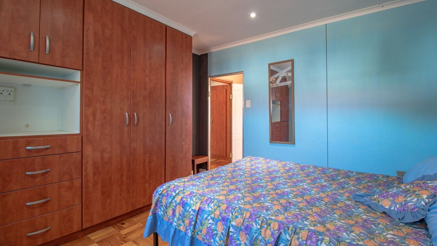 6 Bedroom Property for Sale in Van Ryneveld Western Cape